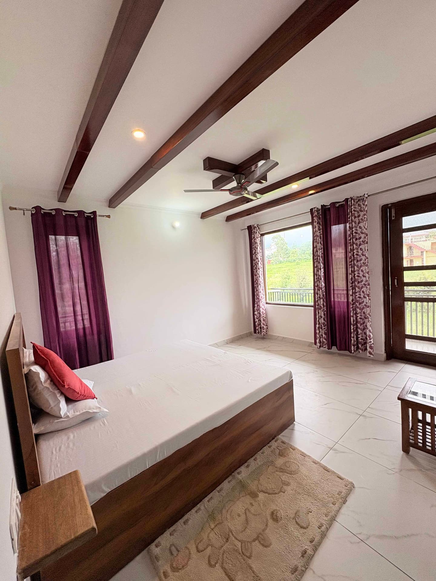 Suite balcony and mountain stay detail